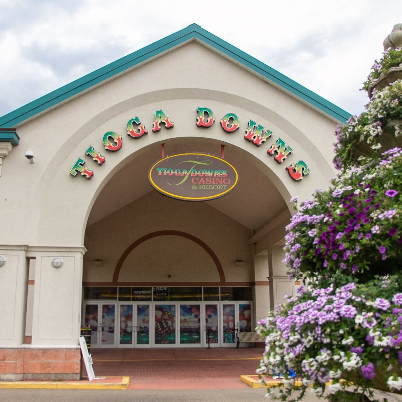 front entrance to Tioga Downs Casino & Resort